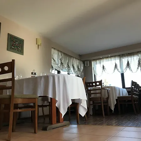 - Restaurant Chairite Hotel *